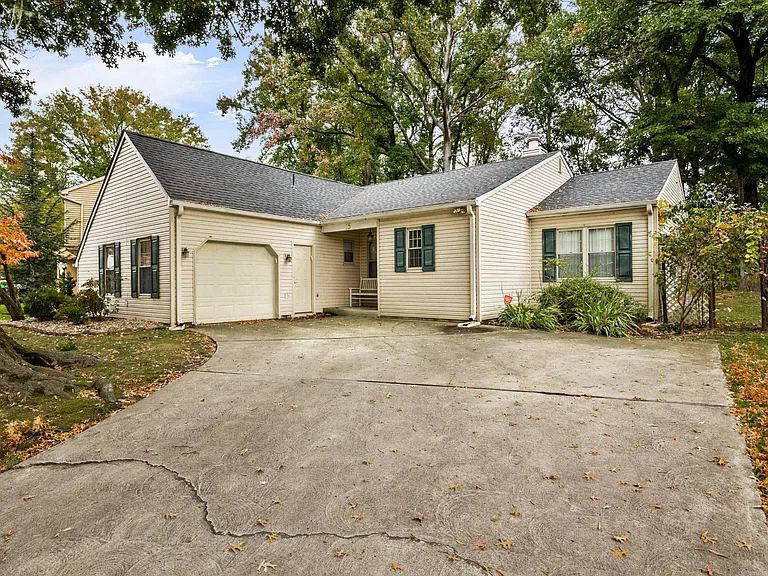 15 Embassy Dr — Photo 1