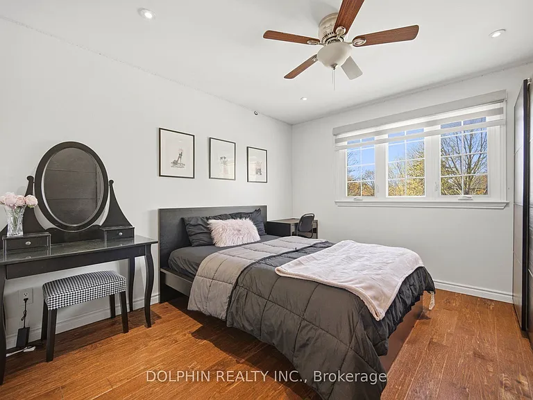1090 Vanier Dr — Photo 24