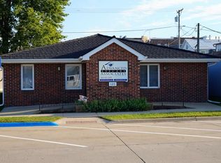 105 E Butler St, Manchester, IA 52057