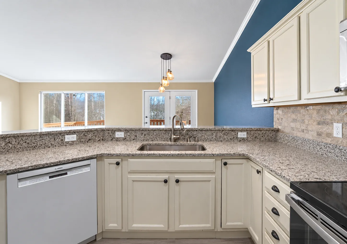 3 bed, 1456 sqft, $3,500 — Photo 3