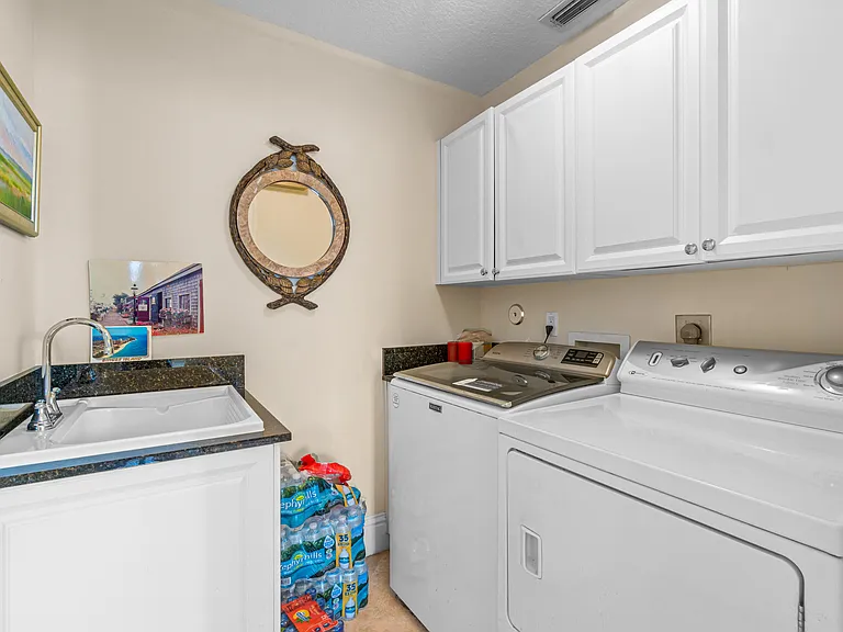 16850 Colchester Ct — Photo 39