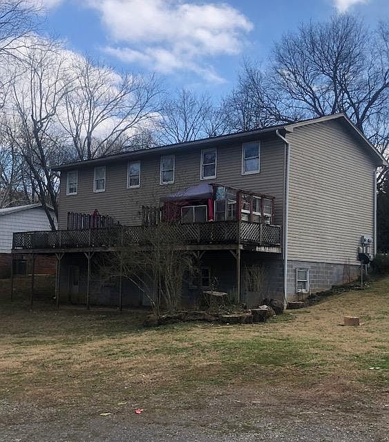 2nd image of 733 41st St NE