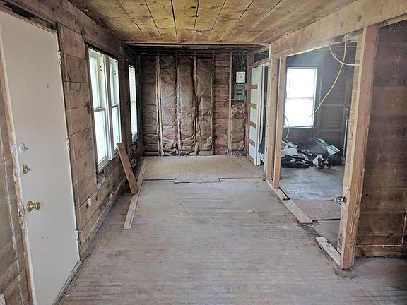 5th image of 906 N Van Buren St