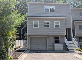 20 Winterberry Way, Bedford, MA 01730