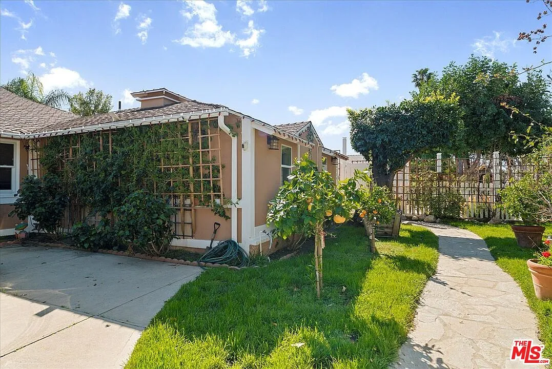 Studio, 1.0 bath, 440 sqft, $1,975 — Photo 2