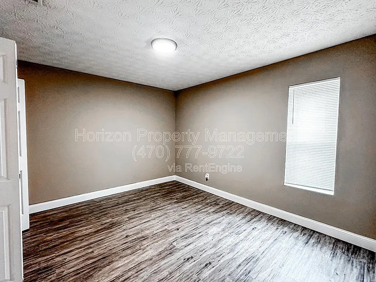 233 Goshen Ln — Photo 17