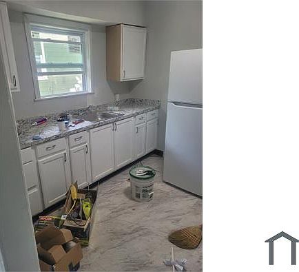 4th image of 200 Warner Ave