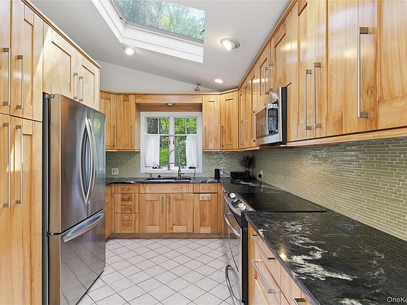 5th image of 169 Bay Road