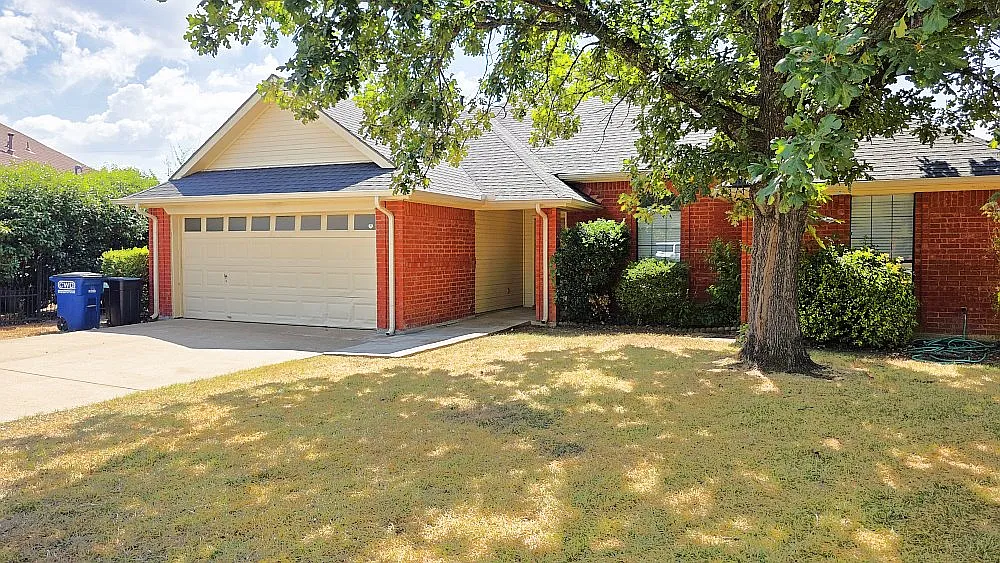 3 bed, 1621 sqft, $2,300 — Photo 1