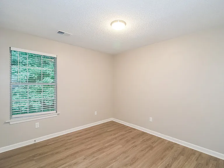1205 Redbud Ct — Photo 13