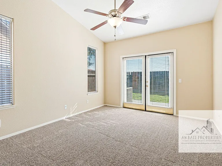 8684 N Recreation Ave — Photo 9