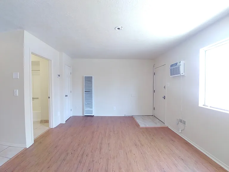 Updated Studio Tucked off the Beaten Path Just 3 Blocks to UNM — Photo 9
