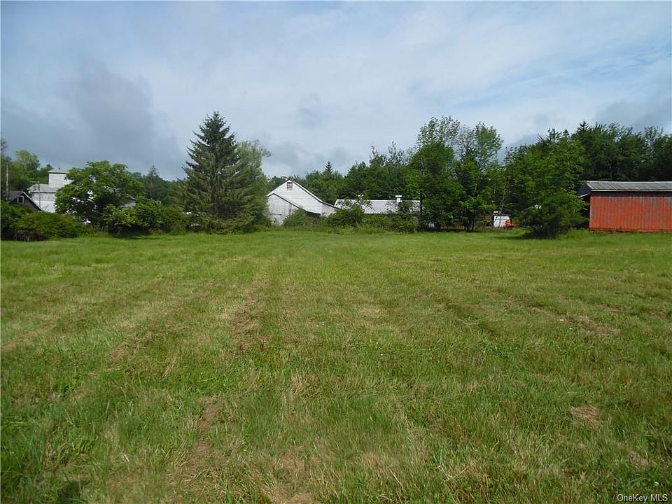 1st image of Pinehurst Dr