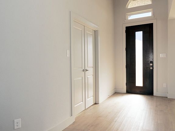 4th image of 3743 Milwaukee Ave