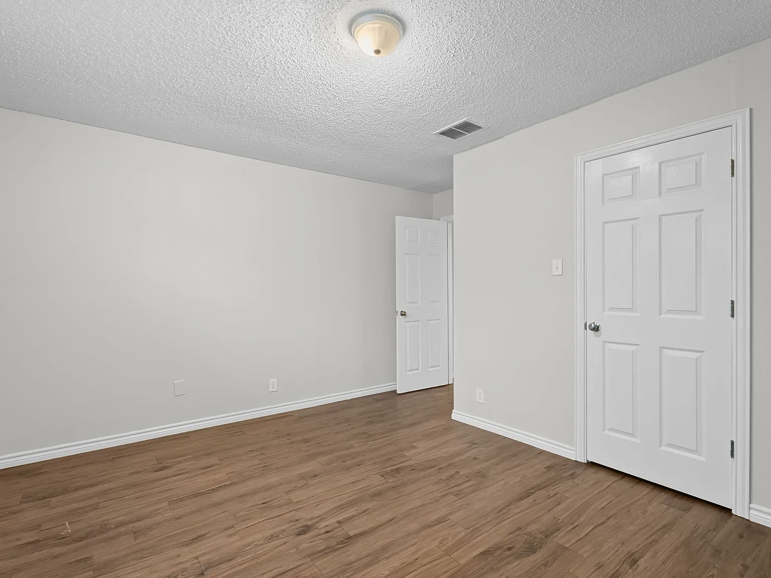 429 Johnson St; Longview 75602 (LMS) - 5 — Photo 2