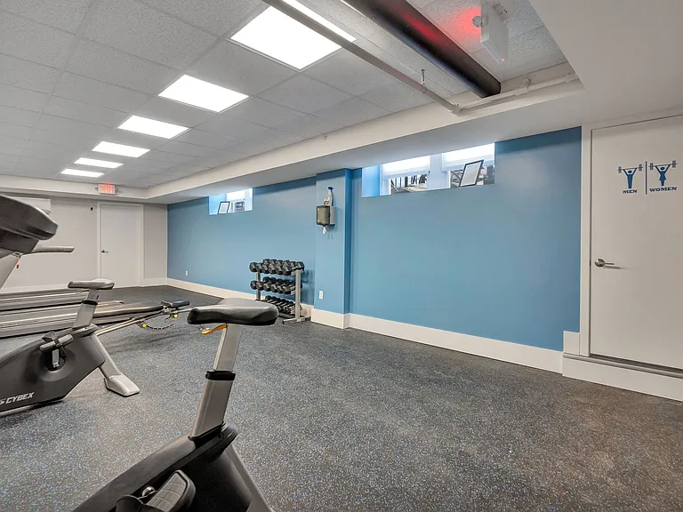 100 Howe Street — Photo 10