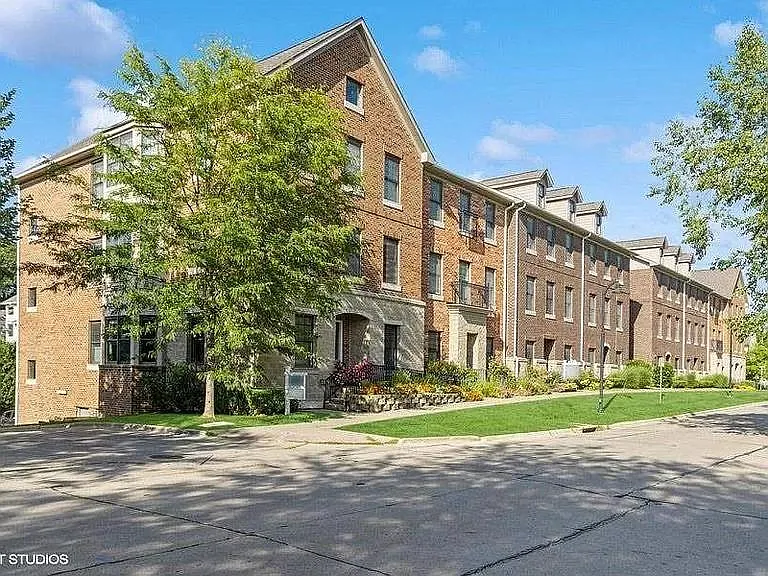 1192 Foster Rd — Photo 1