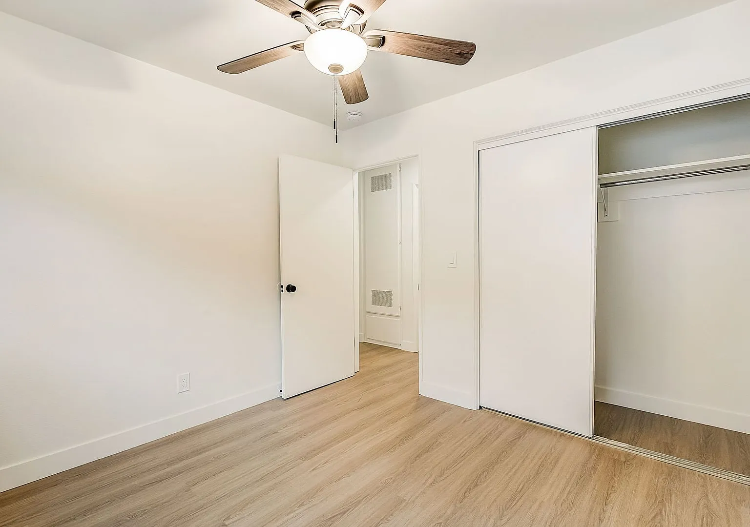 632 N Kingsley Dr — Photo 4