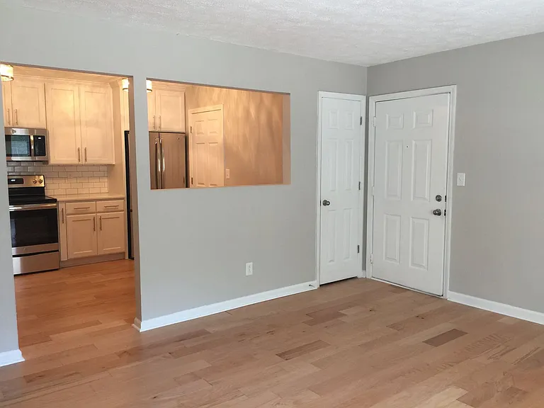 904 Norwood St — Photo 13