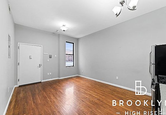 5th image of 296 Cooper St #2B