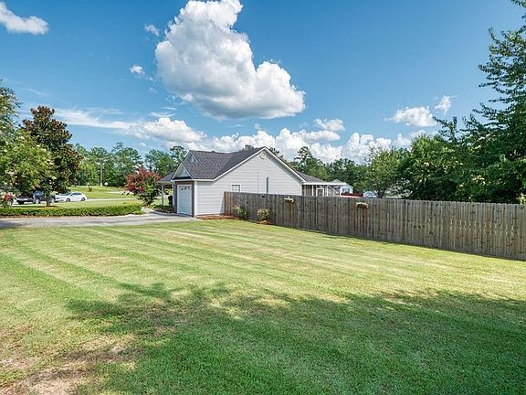 4th image of 3328 Kentshire Dr