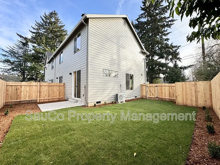 4381 SE Tolman St #1 — Photo 15