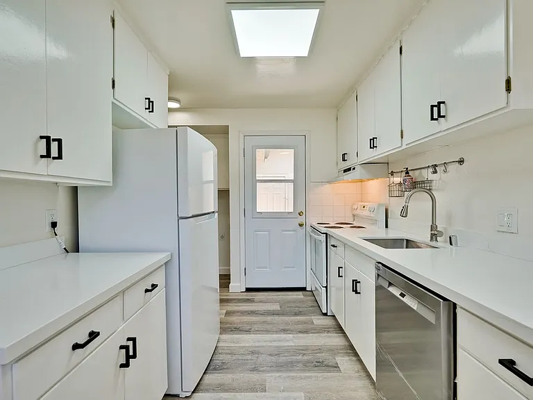 800 W Hacienda Ave — Photo 8