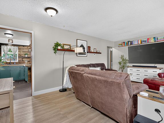 4th image of 805 Willow Ln