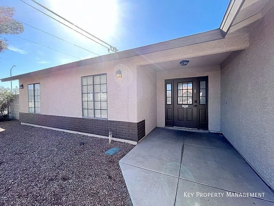 One-Story 3BD 2BA Home w/RV Parking! — Photo 2