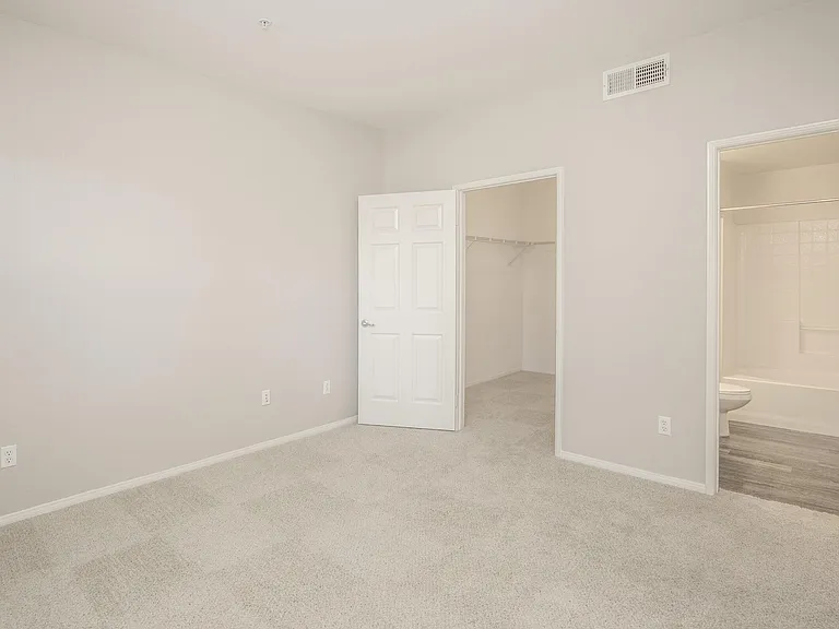 Laurel Vista Apartment Homes — Photo 59