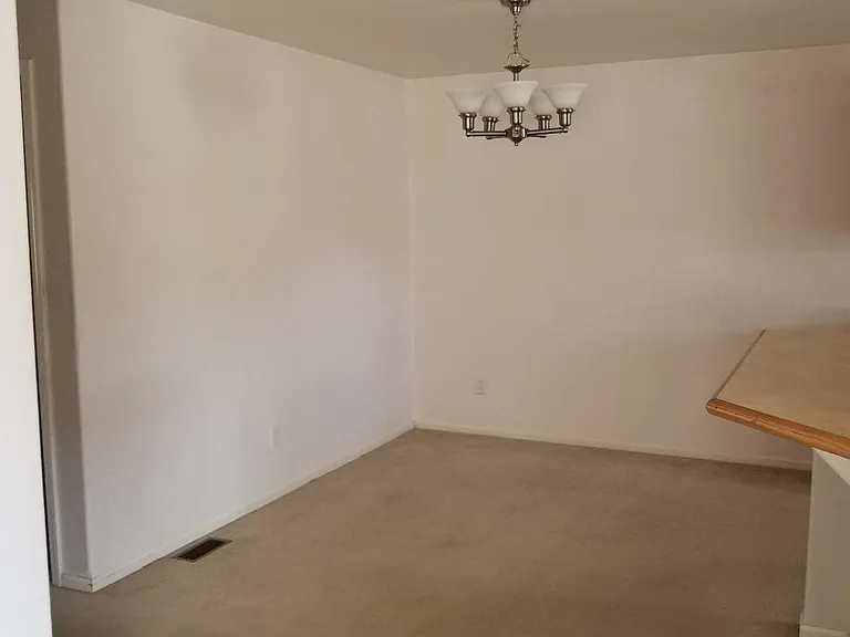 105 Creek St — Photo 4