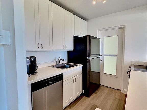 4th image of 2555 NE 11th St APT 809