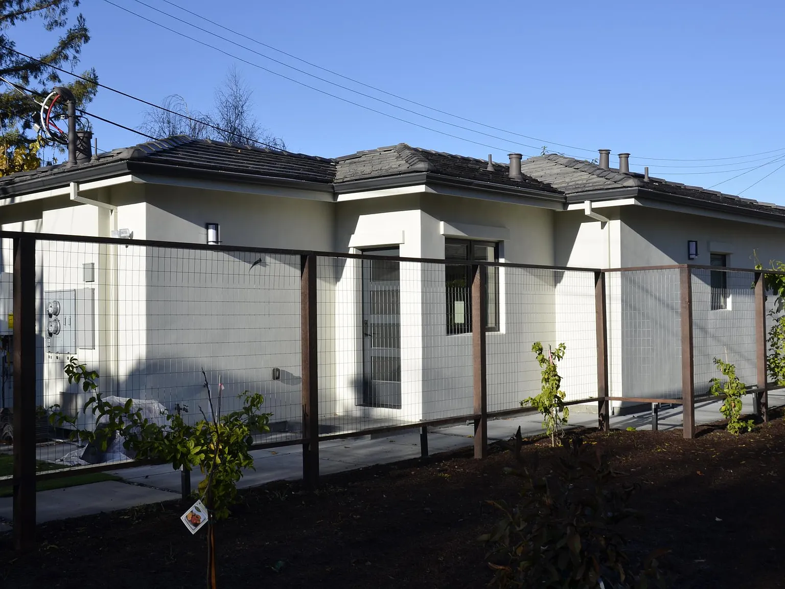 836 Bruce Dr — Photo 1