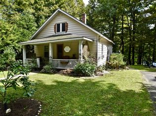 27 Glendale Rd, Stockbridge, MA 01262