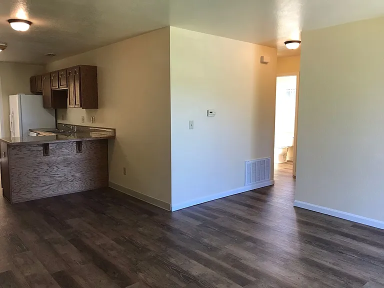 2 Bedroom 2 Bathroom Home — Photo 4