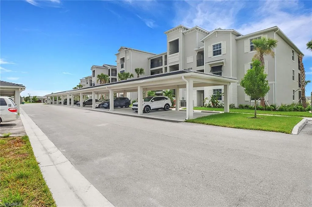 3 bed, 2.0 bath, 1301 sqft, $2,250 — Photo 2