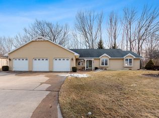 2626 Hillside Heights Dr, Green Bay, WI 54311