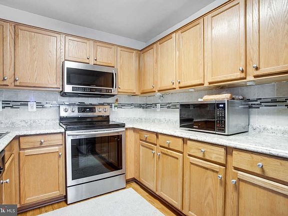 5th image of 3390 Vineland Pl