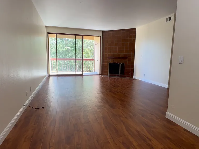 25912 Hayward Blvd — Photo 6