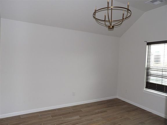 4th image of 2305 Marjorie Ln
