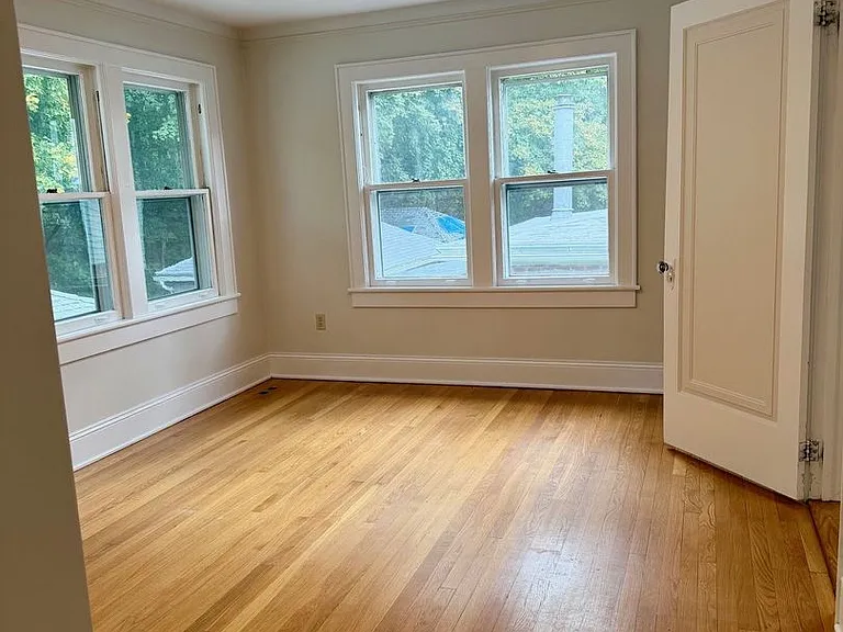 302 Hasbrouck Ave — Photo 11