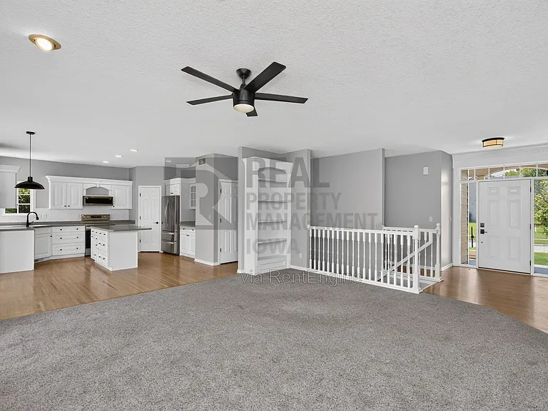 2305 NE Hanover Ct — Photo 5