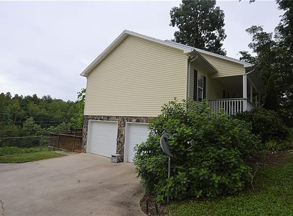 3rd image of 1205 Acorn Ct SW