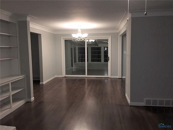 5th image of 553 Willow Ln