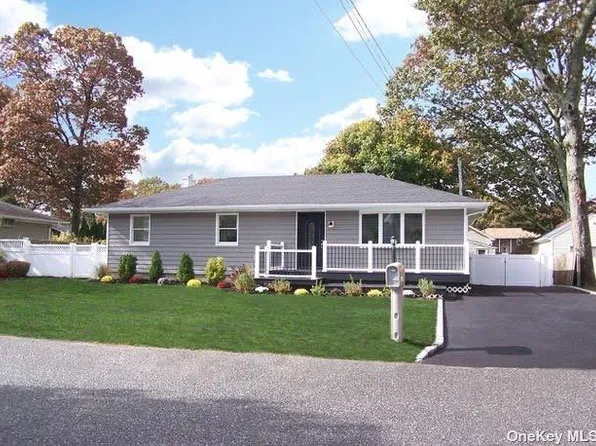 178 Tyler Ave, Miller Place, NY 11764