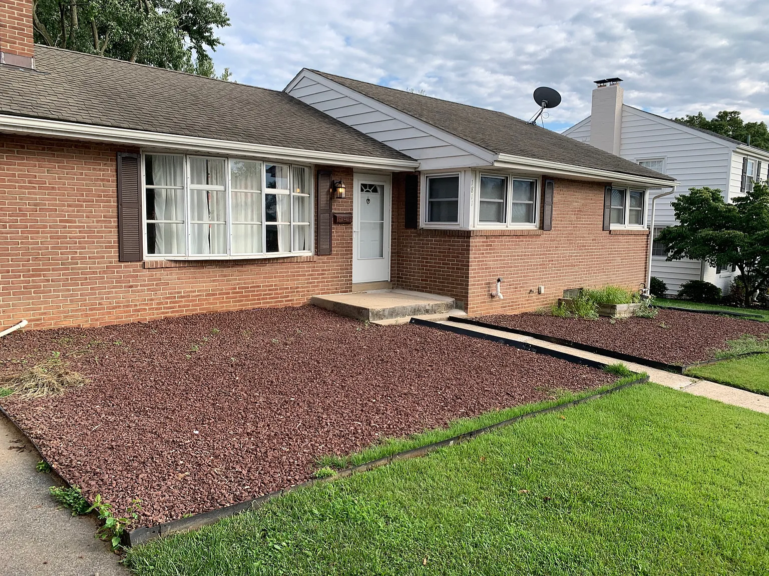 3 bed, 1.5 bath, 1600 sqft, $2,425 — Photo 1