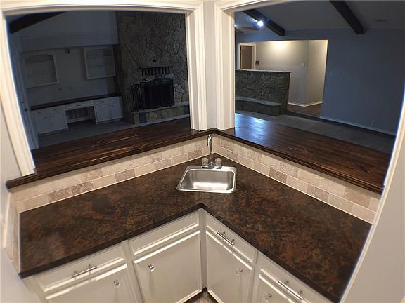 5th image of 609 Panama Ct