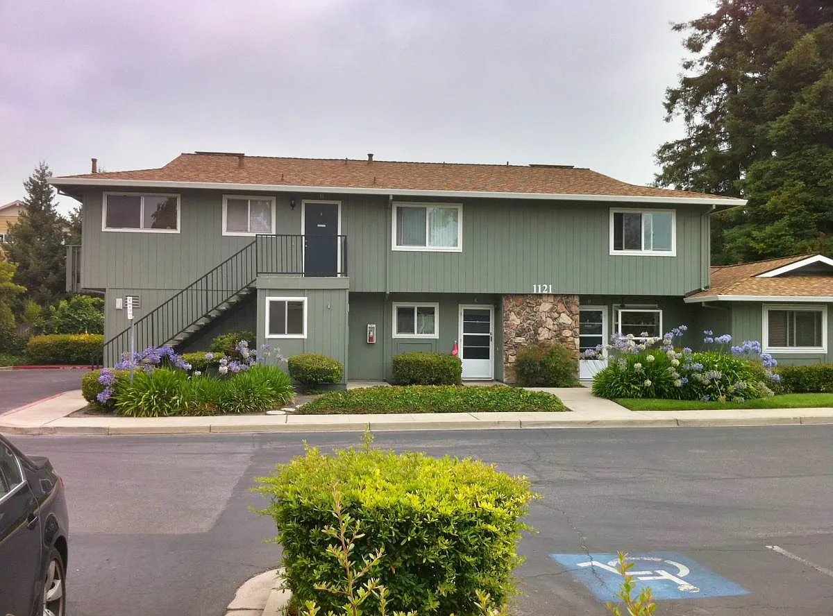 2 bed, 1.5 bath, 1081 sqft, $3,695 — Photo 2