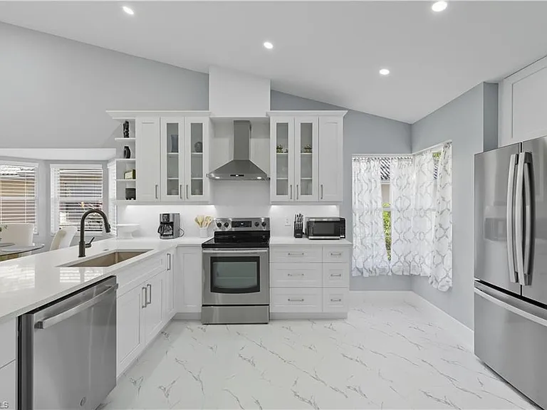 3605 Corinthian Way — Photo 2