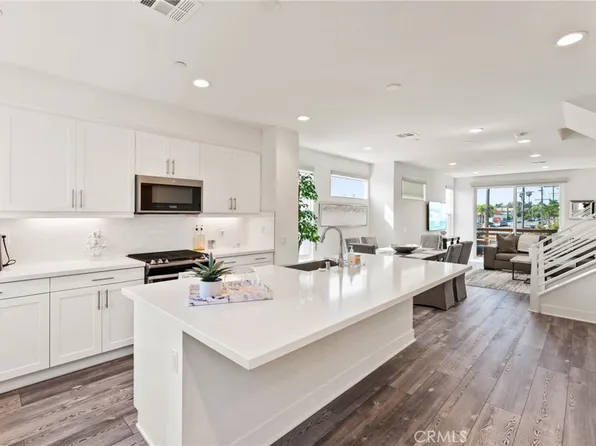 697 W 17th St, Costa Mesa, CA 92627